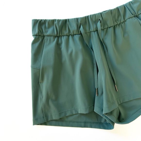 Lululemon Shorts Womens 8 On The Fly 2.5” Shadow Teal Green Athletic - Picture 2 of 4
